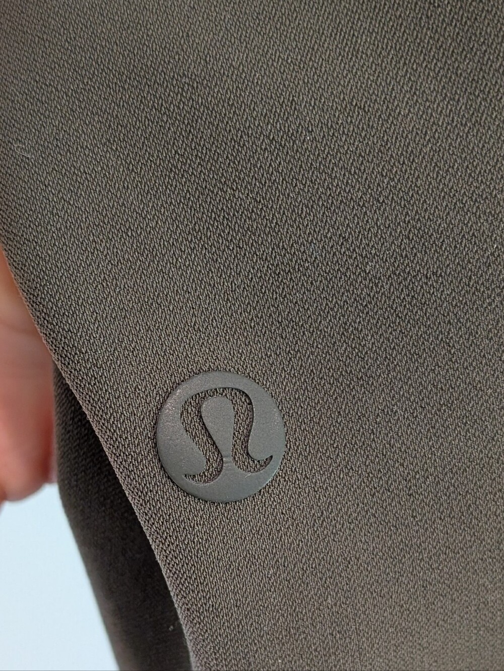 Lululemon On The Fly Crop Pant 23" Dark Olive Size 6 - Picture 3 of 6